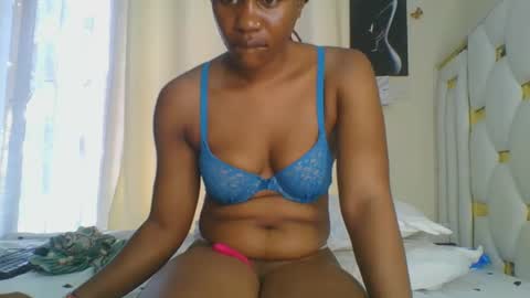 Snapshot of sweet_blackgal chatting on February 20, 2025, 7:01 am Lavie online show from February 20, 2025, 7:01 am