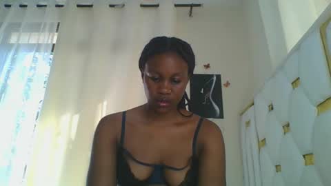 Snapshot of sweet_blackgal chatting on February 23, 2025, 12:59 pm Lavie online show from February 23, 2025, 12:59 pm
