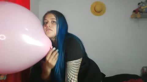 Snapshot of sweet_bubblee chatting on October 8, 2025, 9:45 pm Bubbles online show from October 8, 2025, 9:45 pm