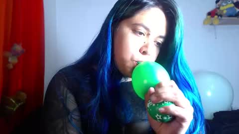 Snapshot of sweet_bubblee chatting on December 17, 2025, 9:43 pm Bubbles online show from December 17, 2025, 9:43 pm