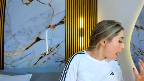 Snapshot of sweet_flame_ chatting on October 4, 2025, 8:07 pm sweet_flame_ online show from October 4, 2025, 8:07 pm