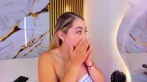 Snapshot of sweet_flame_ chatting on October 24, 2025, 8:38 pm sweet_flame_ online show from October 24, 2025, 8:38 pm