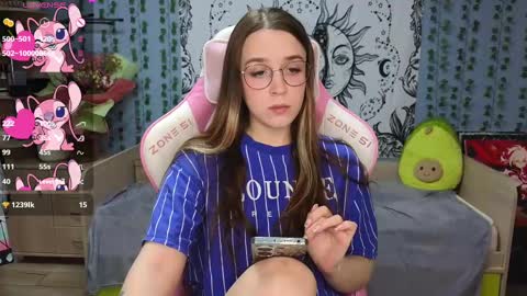 Snapshot of sweet_frosty chatting on February 13, 2025, 4:00 am Alice online show from February 13, 2025, 4:00 am