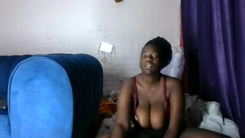 Snapshot of sweet_hennessey chatting on June 28, 2026, 11:49 am sweet_hennessey online show from June 28, 2026, 11:49 am