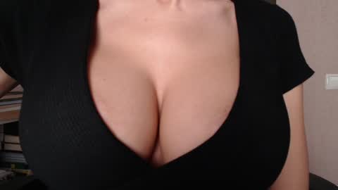 Snapshot of sweet_lil_thing chatting on November 12, 2025, 7:53 am Jen online show from November 12, 2025, 7:53 am