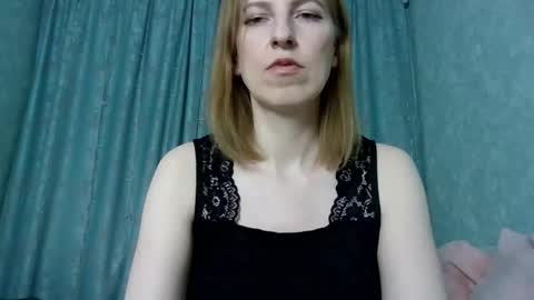 sweet_lilbunny online show from February 5, 2026, 3:49 pm