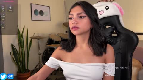 Snapshot of sweet_littleee chatting on December 6, 2024, 10:30 pm free private online show from December 6, 2024, 10:30 pm