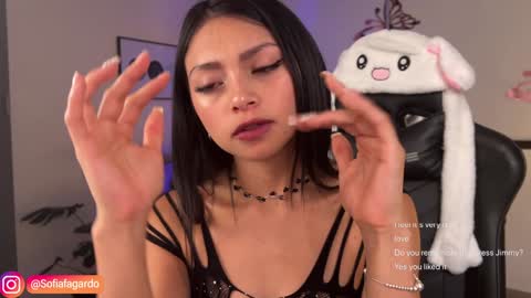 Snapshot of sweet_littleee chatting on January 14, 2025, 1:36 am free private online show from January 14, 2025, 1:36 am