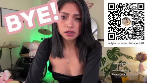 Snapshot of sweet_littleee chatting on January 16, 2025, 3:23 am free private online show from January 16, 2025, 3:23 am