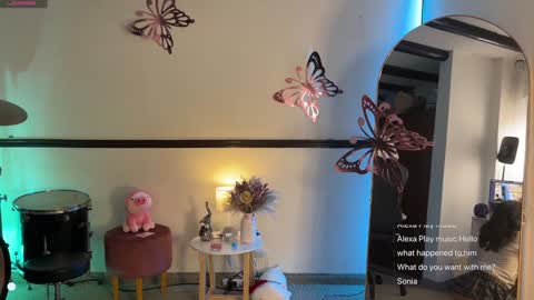 Snapshot of sweet_littleee chatting on January 25, 2025, 2:37 am free private online show from January 25, 2025, 2:37 am