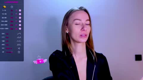 Snapshot of sweet_mia_91 chatting on October 4, 2025, 11:52 am Mia online show from October 4, 2025, 11:52 am