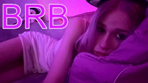 Snapshot of sweet_mol1y chatting on October 20, 2025, 12:11 am sweet_mol1y online show from October 20, 2025, 12:11 am