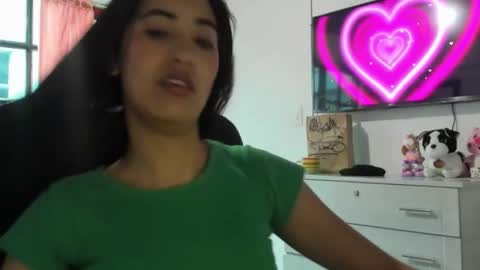 Nhaomy online show from December 15, 2025, 9:08 pm