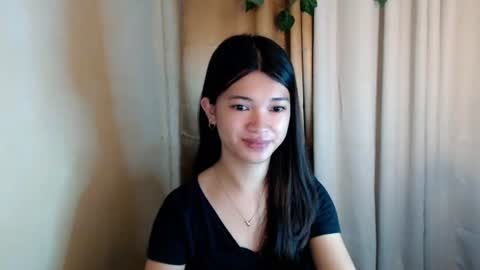 sweet_nylia online show from July 15, 2026, 11:26 am