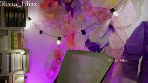 Olivia Diaz  OnlyFans olivia diaz online show from July 31, 2026, 12:21 am
