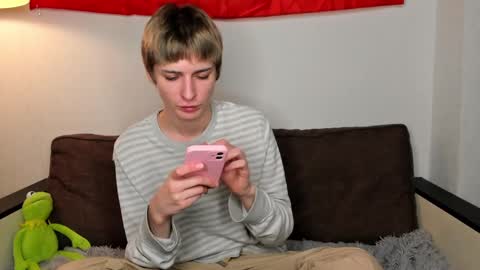 Snapshot of sweet_peach__ chatting on December 1, 2024, 7:14 pm kira online show from December 1, 2024, 7:14 pm