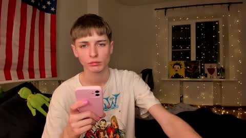 Snapshot of sweet_peach__ chatting on December 25, 2024, 9:54 pm kira online show from December 25, 2024, 9:54 pm