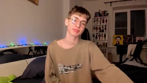 Snapshot of sweet_peach__ chatting on December 27, 2024, 1:43 am kira online show from December 27, 2024, 1:43 am