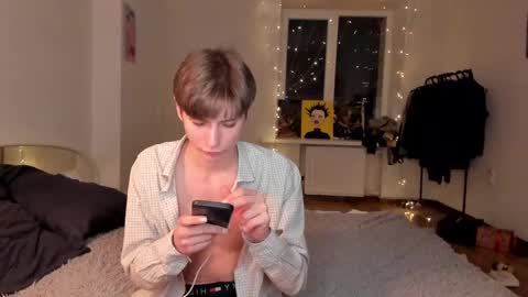 Snapshot of sweet_peach__ chatting on February 19, 2025, 7:48 pm kira online show from February 19, 2025, 7:48 pm