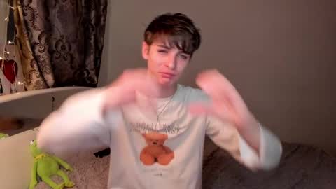 Snapshot of sweet_peach__ chatting on February 28, 2025, 7:46 pm kira online show from February 28, 2025, 7:46 pm