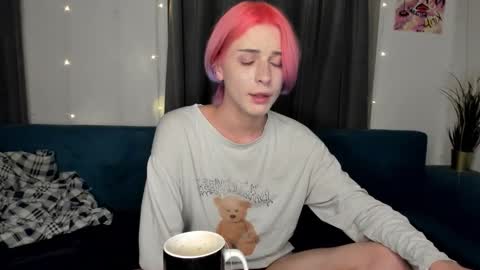 Snapshot of sweet_peach__ chatting on September 17, 2025, 10:00 pm kira online show from September 17, 2025, 10:00 pm