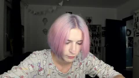 Snapshot of sweet_peach__ chatting on October 23, 2025, 9:46 pm kira online show from October 23, 2025, 9:46 pm