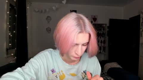 Snapshot of sweet_peach__ chatting on October 29, 2025, 6:09 pm kira online show from October 29, 2025, 6:09 pm