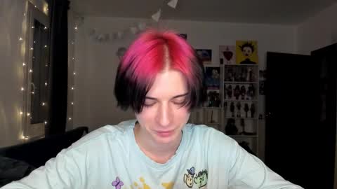 Snapshot of sweet_peach__ chatting on November 17, 2025, 2:23 pm kira online show from November 17, 2025, 2:23 pm