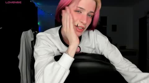 kira online show from April 10, 2026, 4:23 pm