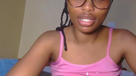 Snapshot of sweet_peach_xo36 chatting on September 19, 2025, 6:48 am S online show from September 19, 2025, 6:48 am