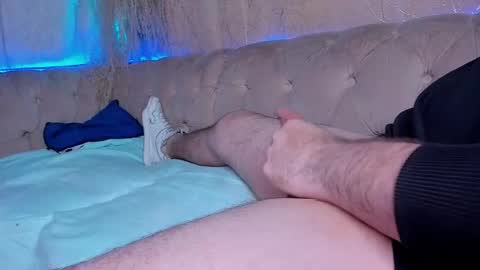 Start 18 year  Noa 19 year online show from December 3, 2025, 10:41 pm