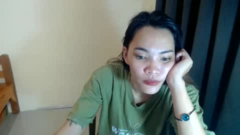 Snapshot of sweet_slutty19 chatting on April 24, 2026, 5:21 am shane online show from April 24, 2026, 5:21 am