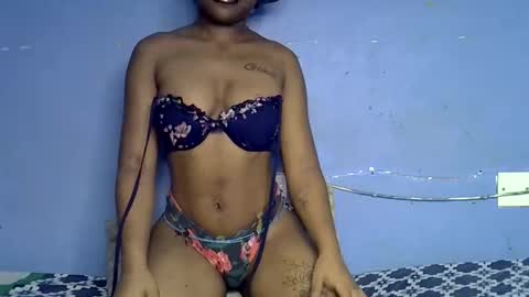 sweet_smally online show from June 3, 2026, 10:37 pm