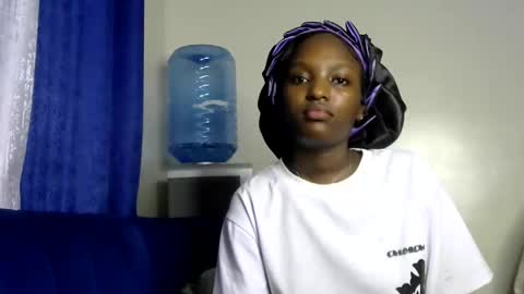 sweet_strawberina online show from May 22, 2026, 6:20 am