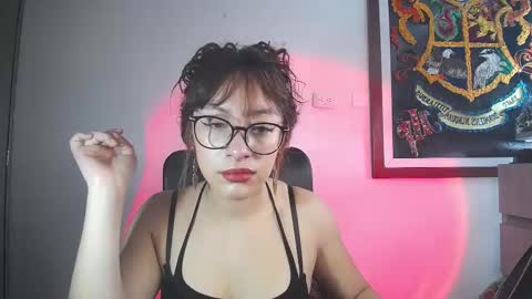 sweet_venus4 online show from October 22, 2025, 3:45 pm