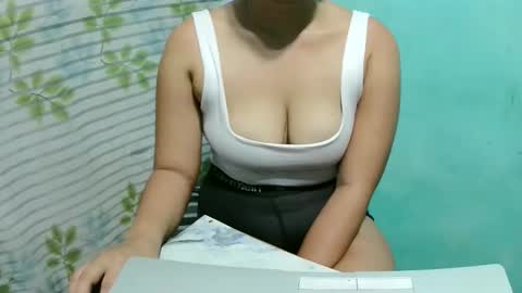 Snapshot of sweet_wild4u chatting on March 5, 2026, 11:01 pm hazel online show from March 5, 2026, 11:01 pm
