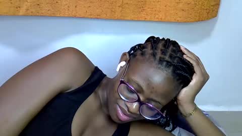 sweet_zarah online show from March 13, 2026, 2:18 am