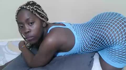 Malia online show from September 25, 2025, 8:51 am