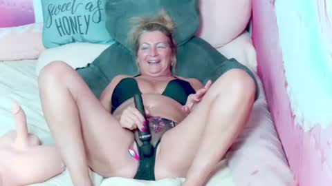 SweetAsHoneyWet4U online show from August 8, 2026, 2:08 pm