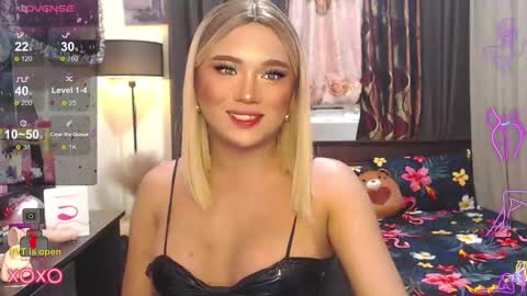 Snapshot of sweetbella118 chatting on December 8, 2024, 7:32 pm bella online show from December 8, 2024, 7:32 pm