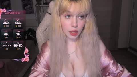 Snapshot of sweetcheecksmolly chatting on February 3, 2025, 2:55 pm Lisa online show from February 3, 2025, 2:55 pm