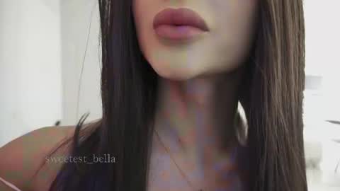 Snapshot of sweetest_bella chatting on June 17, 2026, 3:24 pm Bella online show from June 17, 2026, 3:24 pm