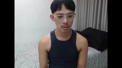 Snapshot of sweetguy102103 chatting on December 4, 2024, 10:24 am khrayan online show from December 4, 2024, 10:24 am