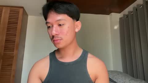 Snapshot of sweetguy102103 chatting on November 5, 2025, 1:05 am khrayan online show from November 5, 2025, 1:05 am