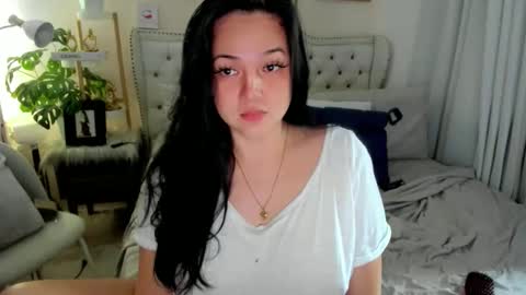 Snapshot of sweethoney369 chatting on October 22, 2025, 2:01 am Layla online show from October 22, 2025, 2:01 am