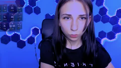 Chloe online show from May 11, 2026, 8:42 am