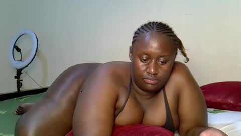 Snapshot of sweetie_lola chatting on February 24, 2026, 12:30 am Lola online show from February 24, 2026, 12:30 am