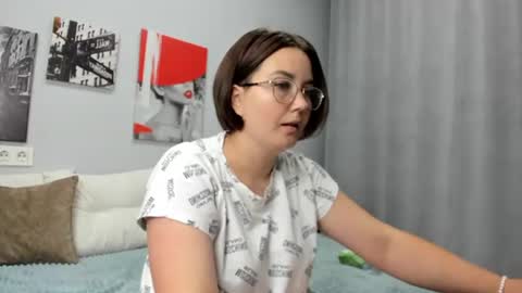Snapshot of sweetie_rozzy chatting on June 27, 2026, 1:43 am ROZZY online show from June 27, 2026, 1:43 am