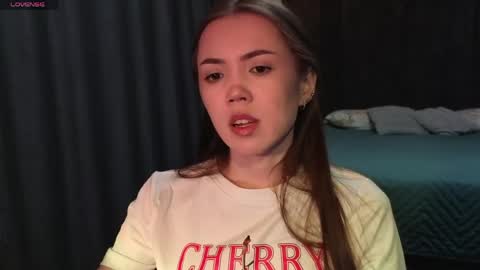 sweetieee_kira online show from April 14, 2026, 3:12 am