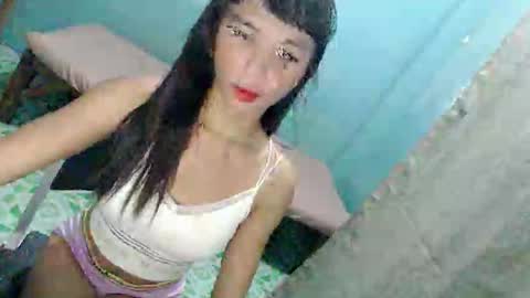 Snapshot of sweetienins21 chatting on May 27, 2026, 7:27 am Nia online show from May 27, 2026, 7:27 am